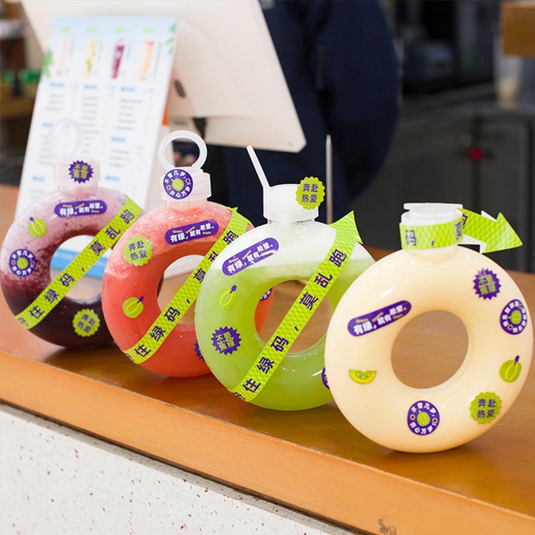 New style ring bracelet donut shape 500ml empty plastic bottles for milkshake/juice/smoothies