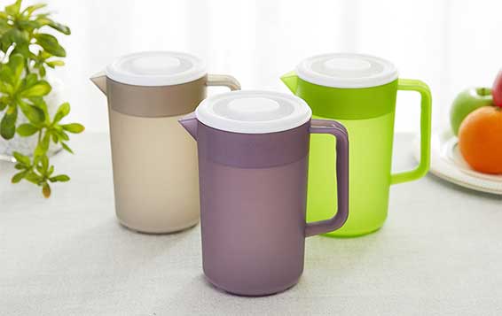 Hight quality clear 2L plastic pitcher with lid for water wholesale