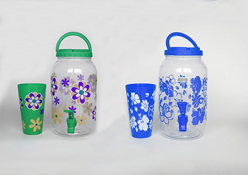 High capacity portable empty plastic jug with spout and cups for drinking