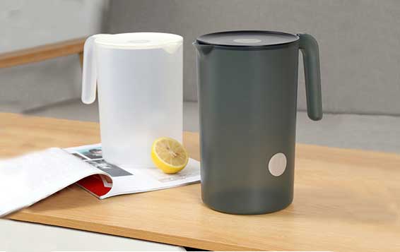 Hight quality clear 2L plastic pitcher with lid for water wholesale