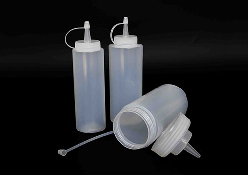 High quality LDPE plastic squeeze bottles wholesale with dispenser for hot sauce